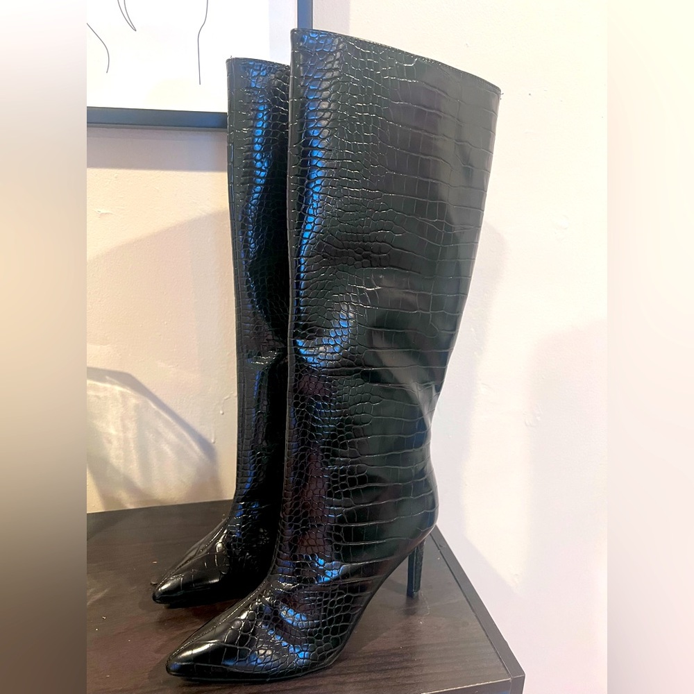Croc-inspired Pointed-toe heeled Boot